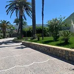 Lucia Bed & Breakfast 4*