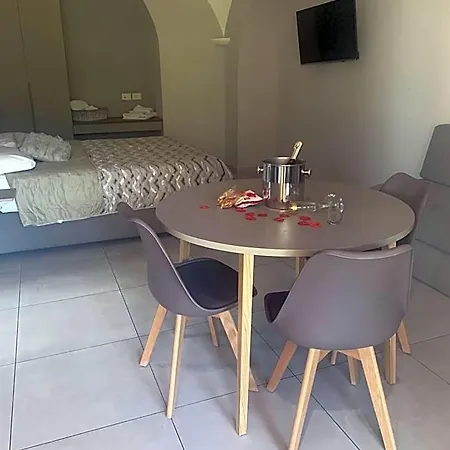 Lucia Bed & Breakfast 4*
